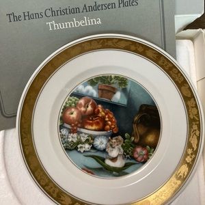 Vintage Thumbelina Decorative Plate w/ stand